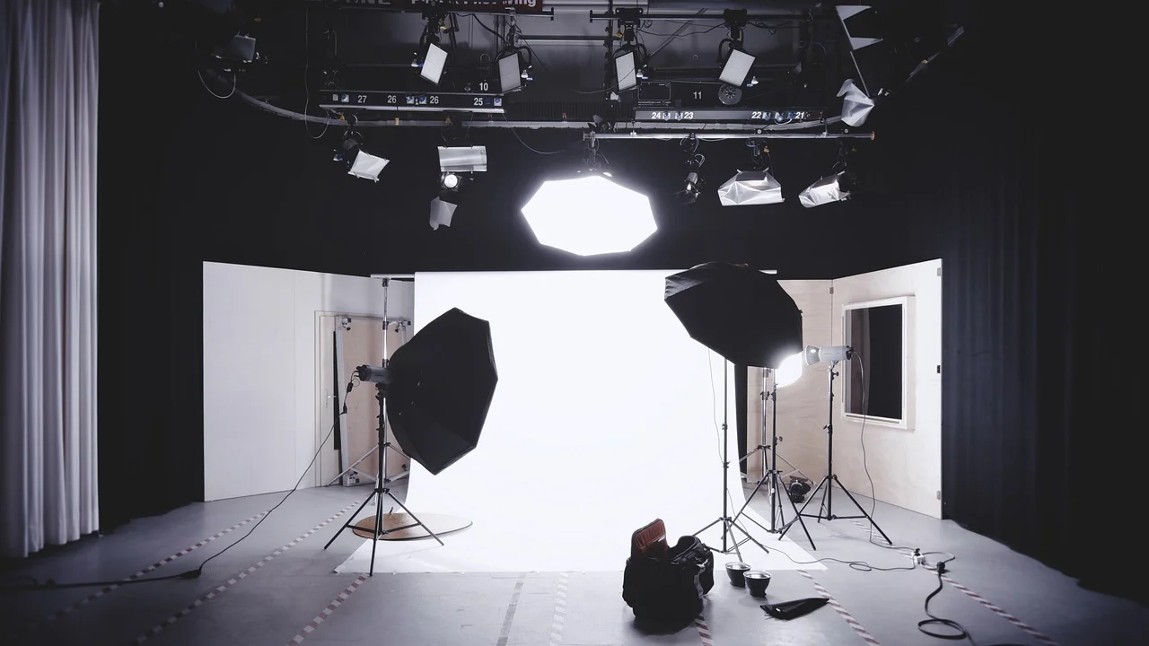 Read more about the article Nowoczesne Studio Fotograficzne: Lampy Akumulatorowe, które Odmieniają Każde Ujęcie