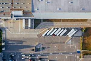 Read more about the article Hale bez pozwolenia — szybkie i legalne rozwiązania namiotowe